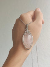 Charger l&#39;image dans la galerie, Pendentif Quartz Rose • Wire Wrapping
